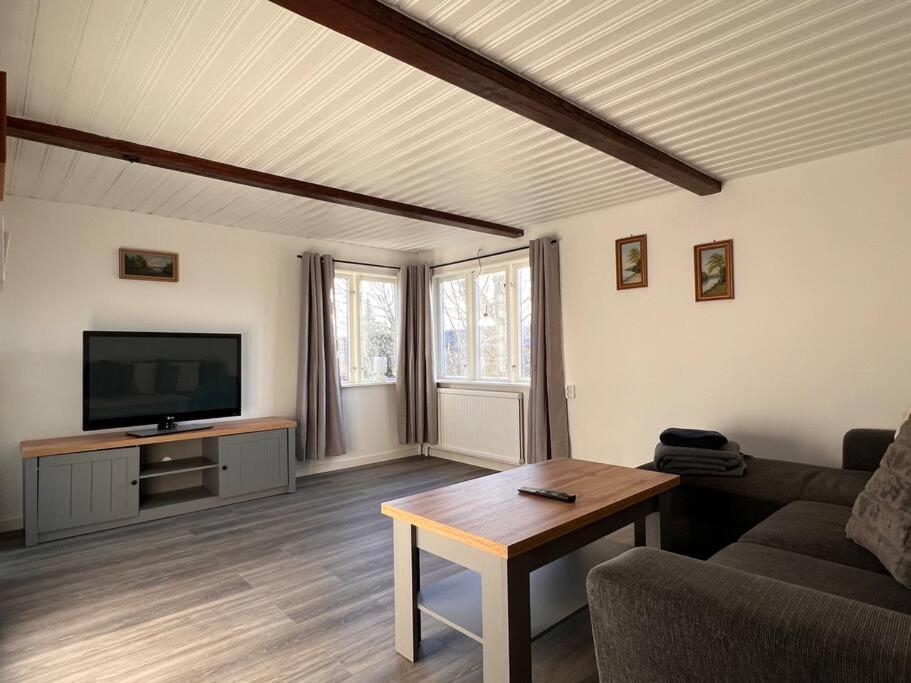 Lantlig Villa I Ljungbyhed Buitenkant foto