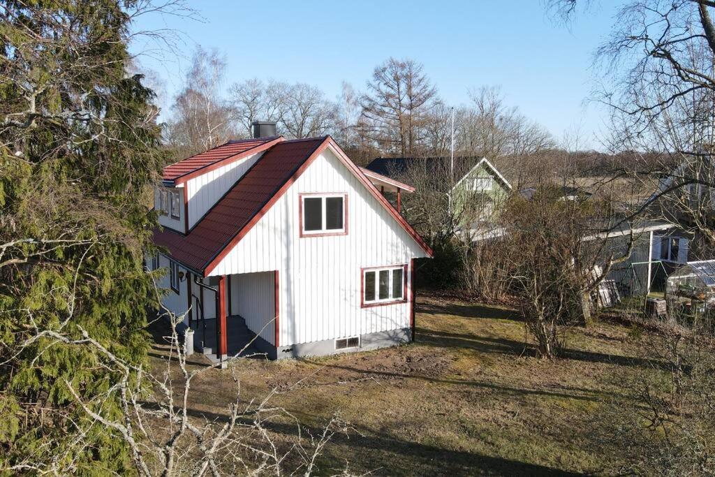 Lantlig Villa I Ljungbyhed Buitenkant foto